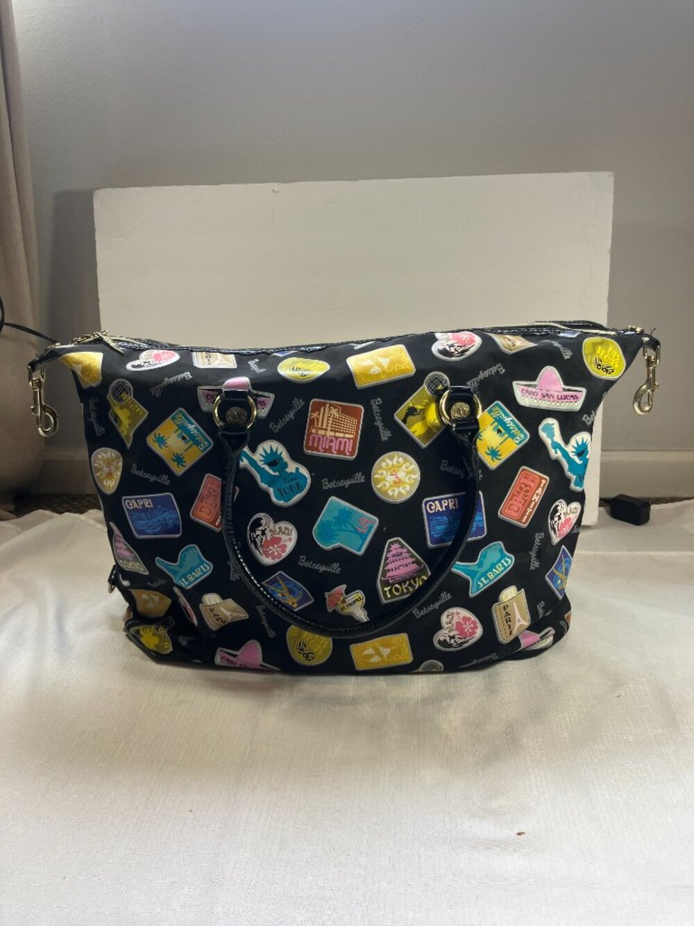 EUC Betsey Johnson Betseyville Overnight Bag with Clip Ends, Black Pattern - Picture 3 of 15